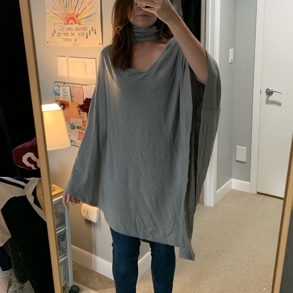 Tobi Cut Out Turtleneck Top - Picture 4 of 4